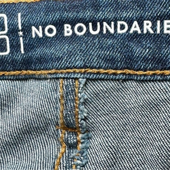 No Boundaries Distressed Denim Blue Shorts - Picture 2 of 3